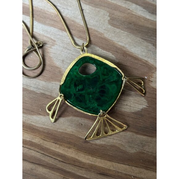 Vintage Green Fish Pendant Necklace With Gold-Tone Detailing - Picture 4 of 4